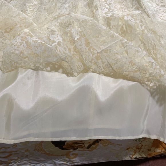 Ladies (new with tags) skirt with lace overlay - Picture 9 of 10